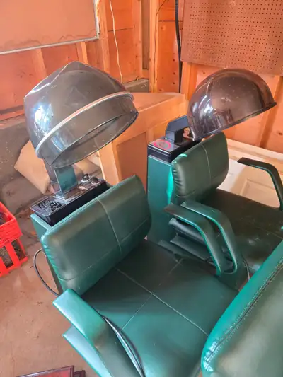 Looking to start your own at home salon? These vintage set would love a new home, everything works g...