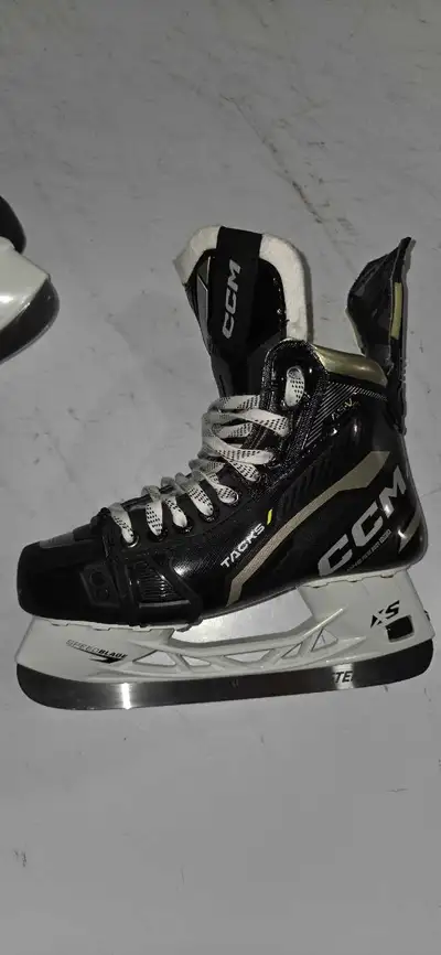 New CCM ASV Intermediate Size 6 Regular Fit Hockey Skates, View more