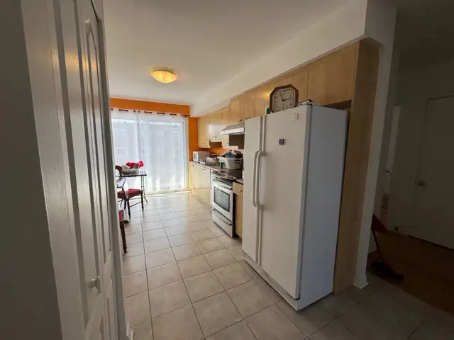 4 ½ Metro Langelier 5 min à pied, planchers chauffants