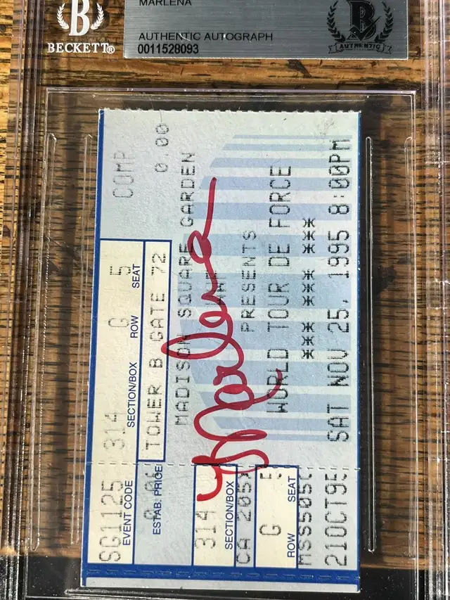 Marlena Signed 1995 WWF Ticket Stub (BGS) in Arts & Collectibles in Barrie - Image 4