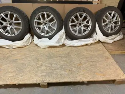 Ensemble de 4 pneus et jantes hiver Michelin X-Ice 235/60R18 pour Volvo XC60.Usure :10,000Km environ...