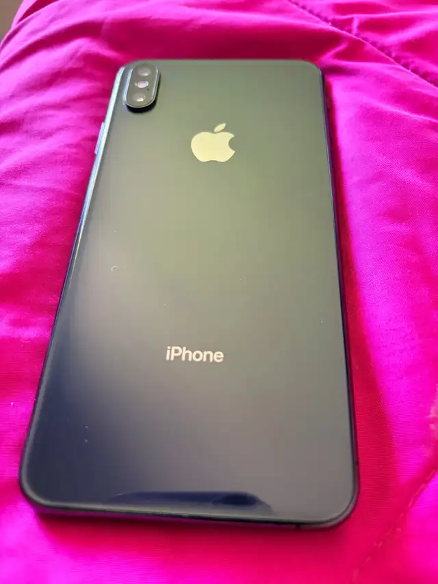 iPhone XS max in Cell Phones in Cornwall - Image 3