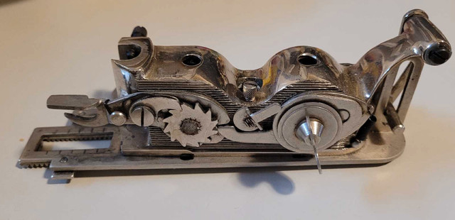 Vintage Buttonhole Sewing Machine Attachment  in Hobbies & Crafts in Oshawa / Durham Region - Image 2