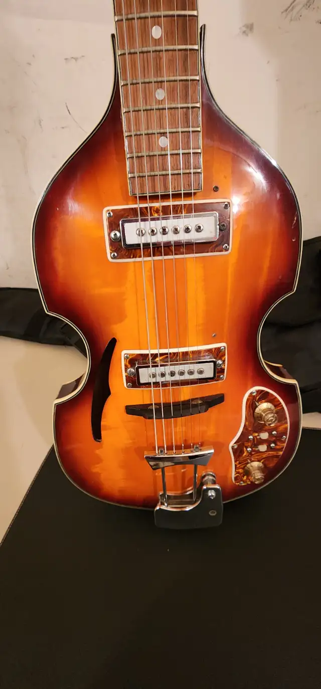 Late 1960s Guyatone SG-52T Violin Guitar MIJ Vintage Hollow Body in Guitars in Edmonton - Image 3