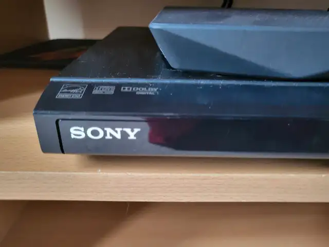 32 inch TV LG not smart TV stand Sony dvd player in TVs in Ottawa - Image 5