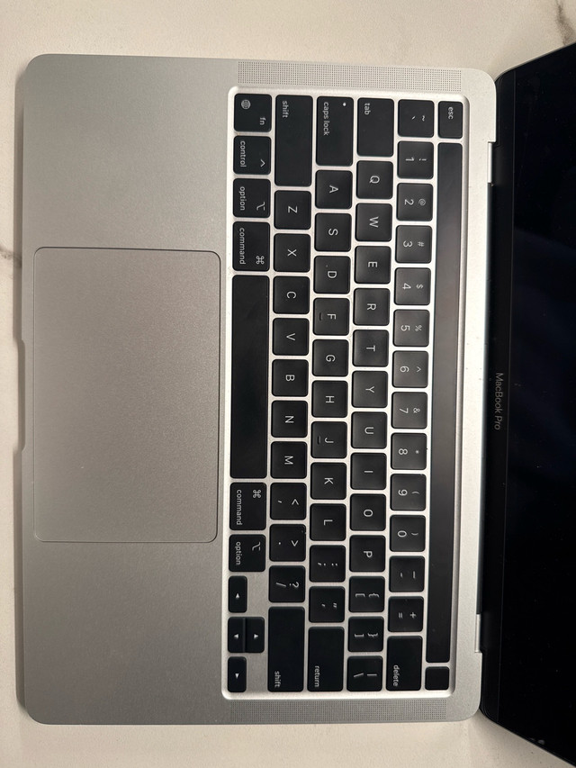 MacBook Pro 2022 dans Portables  à Ville de Montréal - Image 3