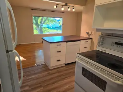 Main Floor of House - Legal Suite ADDRESS: 4211 – 41 Ave. in Grandview. • $1490. plus 2/3 utilities...