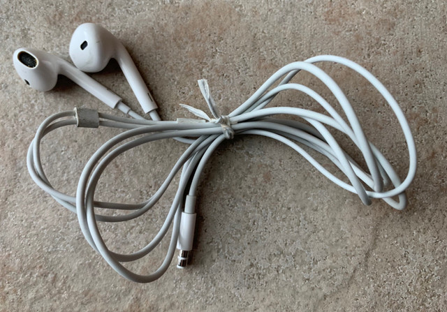 In-ear headphones - connector tip broken off in Free Stuff in Oakville / Halton Region