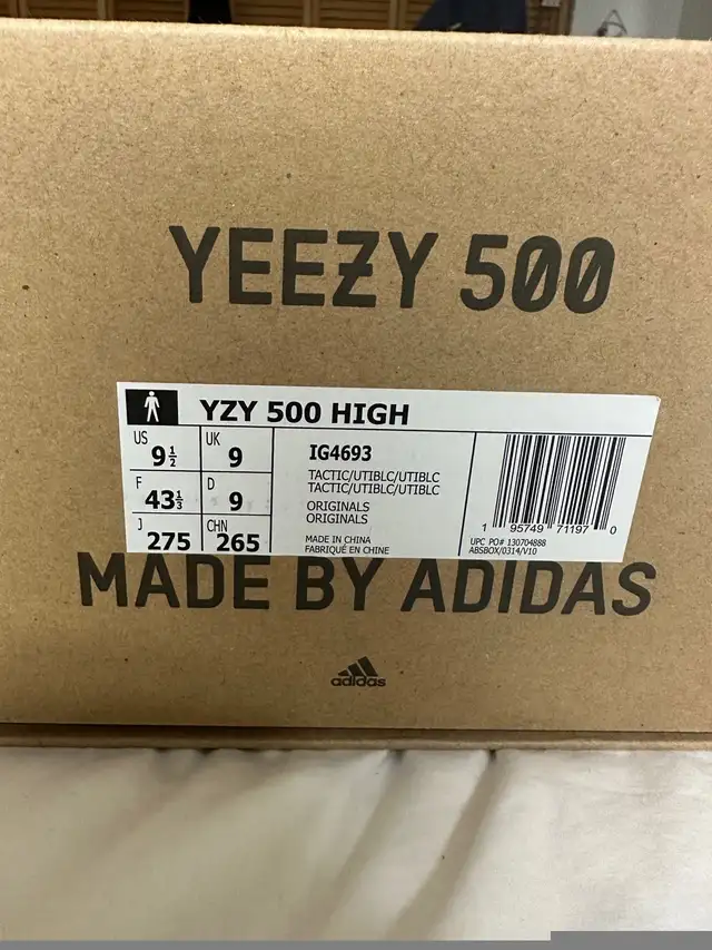 Yeezy 500 - Utility Black - size 9.5 - ($500) in Men's Shoes in City of Toronto - Image 5