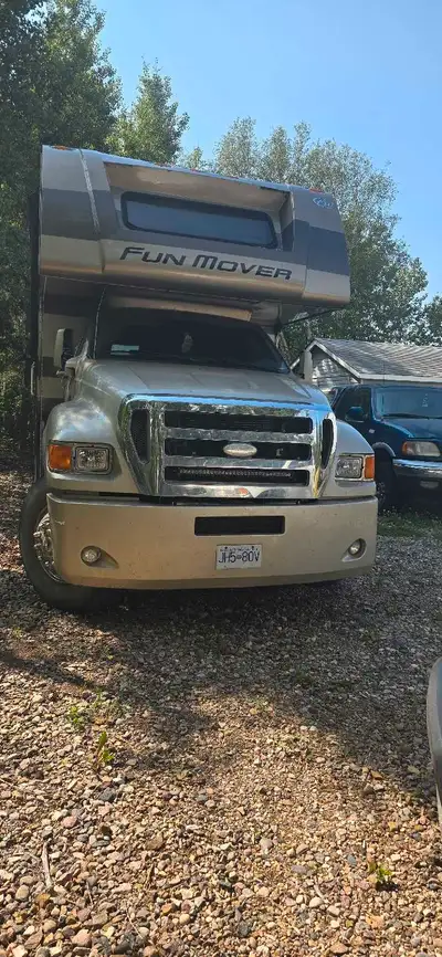 Class C Diesel Pusher on Kenworth Chasi, Alison Transmission, Cat C7 Engine. Not even broken in till...