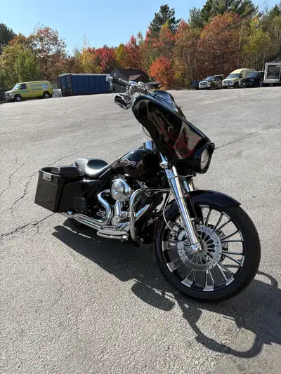 2003 Harley davidson electra glide custom paint job 21” front wheel, stretched tank, stretched bags,...
