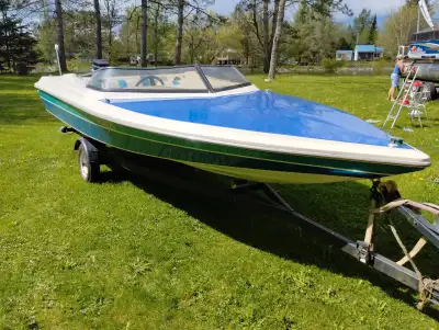 Baja 18'4 avec petit moteur 30 fc Yamaha économique 2 temps fonctionne très bien avec trailer pas de...