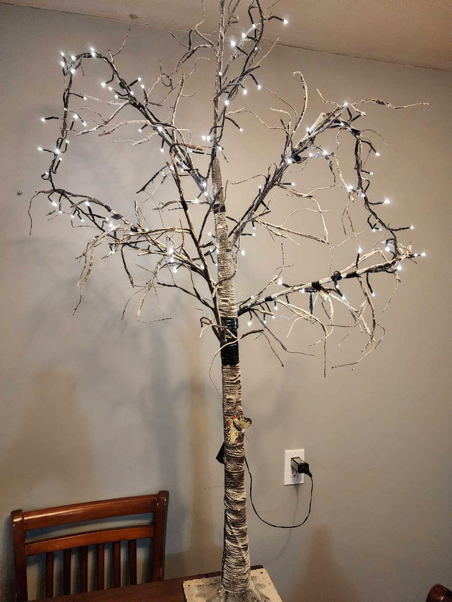 Lighted tree in Home Décor & Accents in Thunder Bay