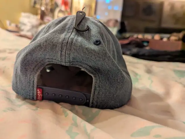 Levi's Ball Cap, downtown Toronto.64639724958850122