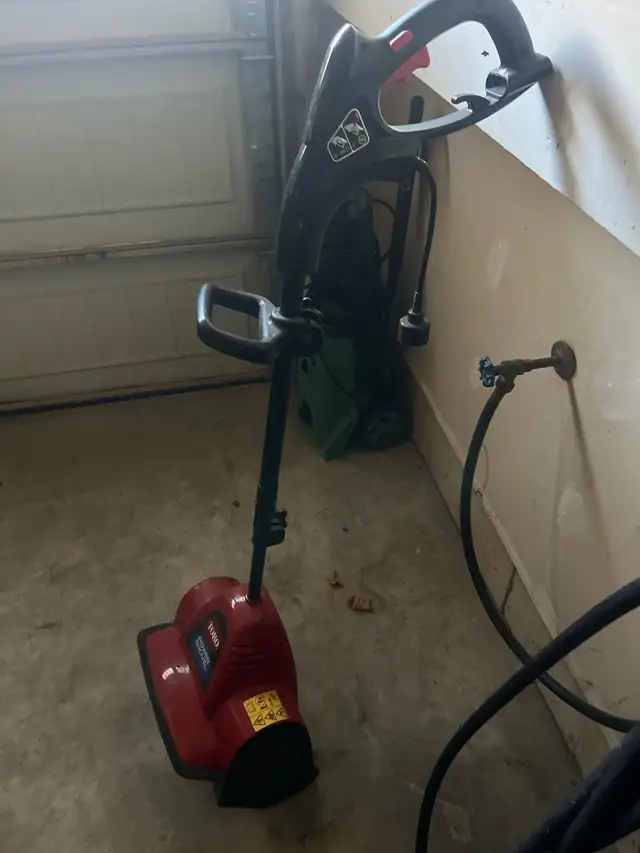 Toro Power Shovel in Snowblowers in Oakville / Halton Region - Image 4