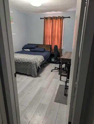 Room for Rent – $850 All Inclusive A comfortable bedroom is available for rent in a clean and welcom...