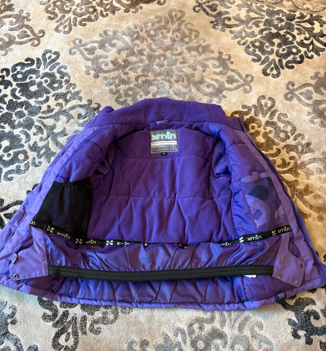Kids Xmtn Snowsuit (approx age 7-9) Size 8 in Kids & Youth in Edmonton - Image 4