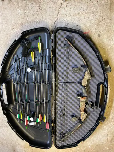 Arc de chasse de marque Bush Master Mark 1. avec caisse de transport.