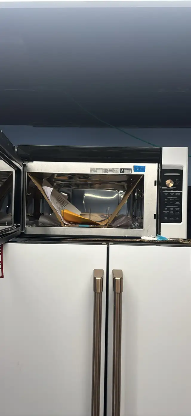 GE Café “30” White Over the Range Microwave in Microwaves & Cookers in Norfolk County - Image 5