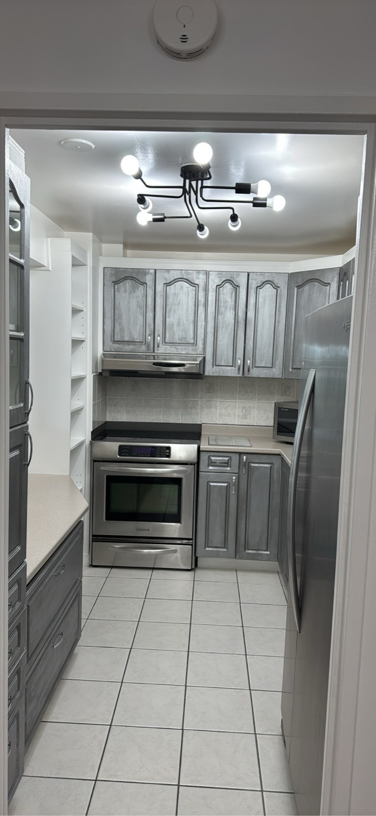 Bright 2-Bedroom with River Views — Ambleside II, All-Inclusive 2