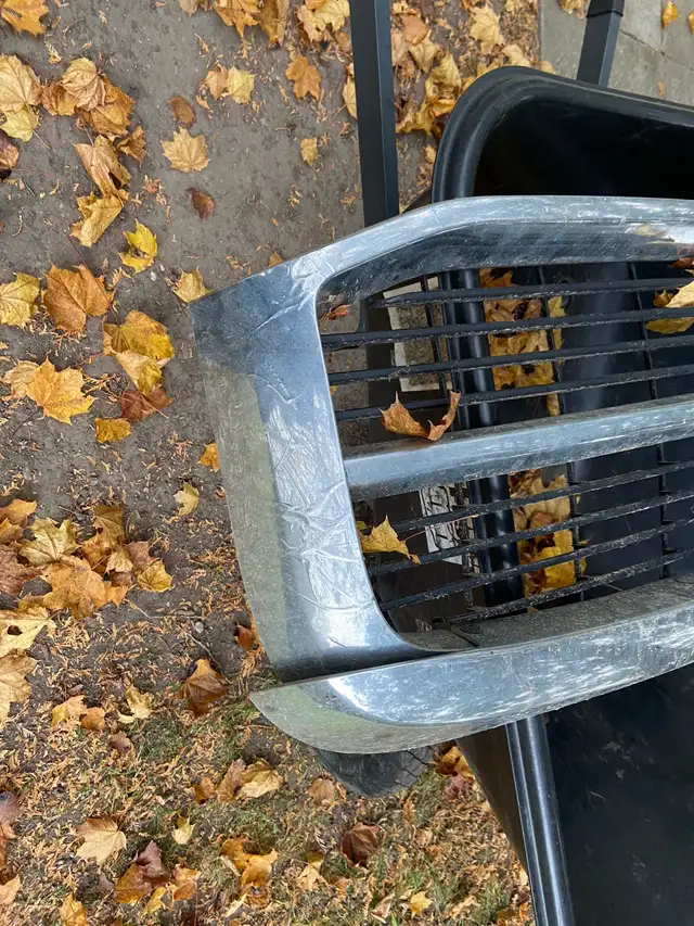 2007 dodge Ram 15 25 35 5500 front grill grille auto body parts in Auto Body Parts in Oakville / Halton Region - Image 5
