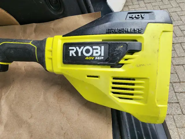 RYOBI 40V HP Brushless  Cordless Carbon Fiber Weedwacker Tool in Lawnmowers & Leaf Blowers in Windsor Region - Image 6