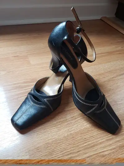 Souliers noirs à talons hauts Gr.7, View more