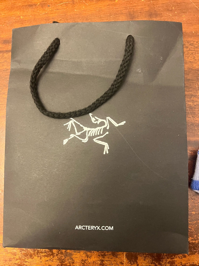 Arc’Teryx Beanie in Men's in Strathcona County - Image 2