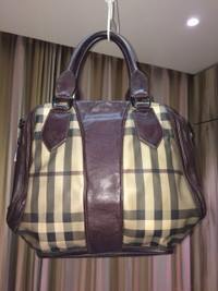 Burberry Purse in excellent condition