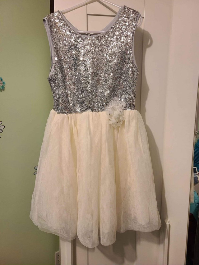 Girls Christmas Dress (7/8) in Kids & Youth in Gatineau