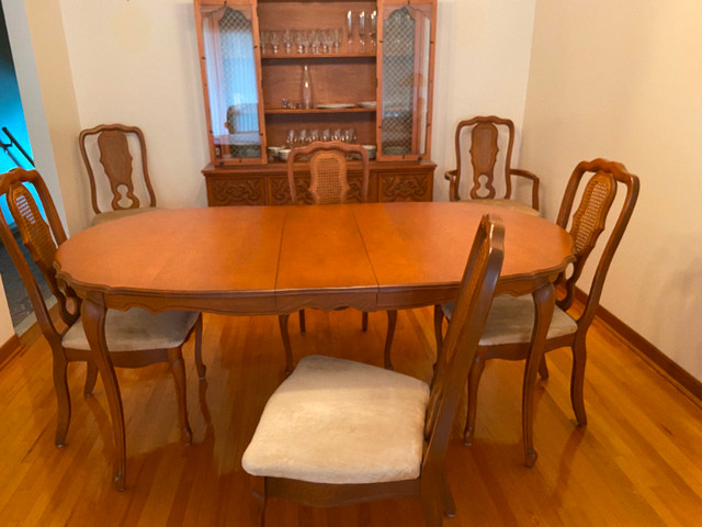 Fruitwood Dining Room Set in Dining Tables & Sets in Markham / York Region - Image 3
