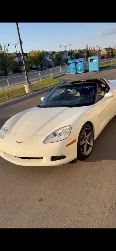 Selling this amazing 2012 Corvette, with a 6spd manual transmission. Only 56,000 kms and drives like...