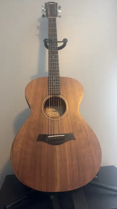 Taylor Academy 22e Electric/Acoustic Guitar w/  Guitar Ba, View more