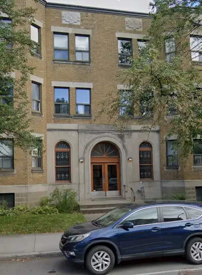 Je cède mon bail à CDN sur la rue Édouard-Montpetit, H3T 1J9 DISPONIBLE: Je suis flexible avant mais...