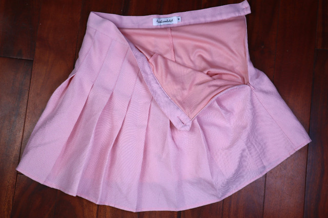 Fashion & Mini Skirt Button and Zipper Insulated Women's Medium in Women's - Bottoms in Calgary - Image 3