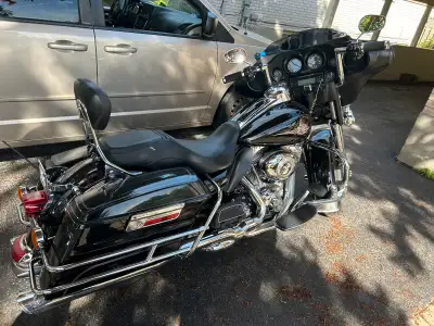 Black 2010 Electra glide classic With ONLY 31000 Kms on it Mint shape. Comes with Vance and Hines Pi...