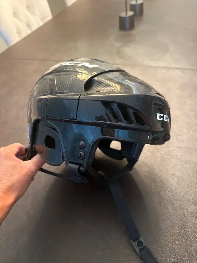 Kid’s Hockey Equipment - Like New in Hockey in Markham / York Region - Image 5