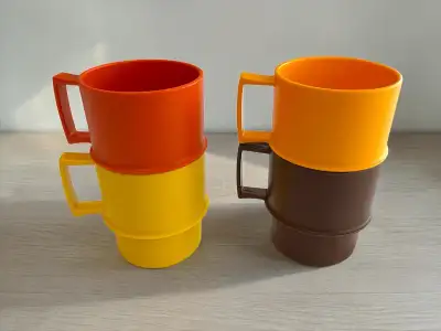 Lot de 4 tasses Tupperware vintage empilables – années 70, View more