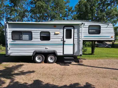 '95 Nash 5th wheel. New brakes and tires last summer. Towed from Vancouver Island last summer with n...