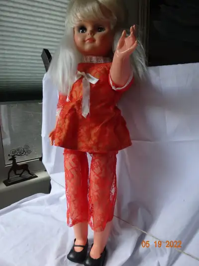 Walker, Wendy 24inch, original o/f, 1971, by Regal, Canada, nice, View more