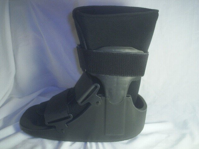 Ortho Fracture Boot in Other in Sarnia - Image 3