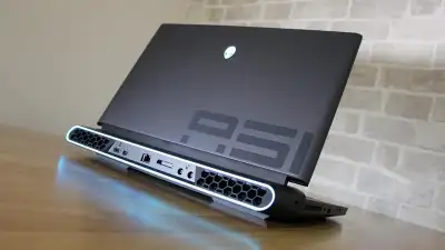 Hi I have, Alienware Area-51M -17" FHD- NVIDIA RTX 2080 - i9-9900K- 32GB -256GB SSD + 1TB SSHD (in B...