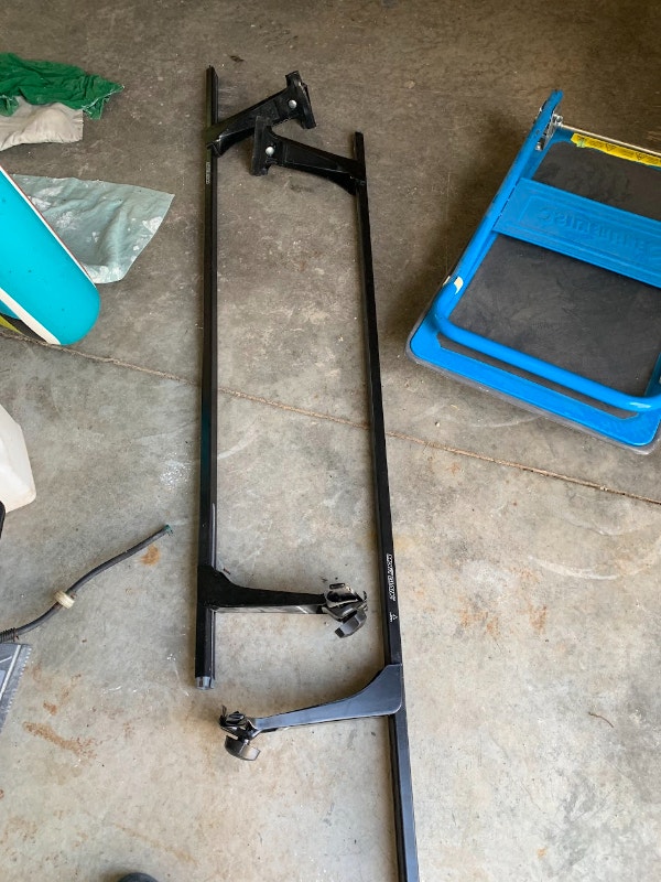 Thule Crossbars roof rack rain gutter Jeep wrangler, gladiator e