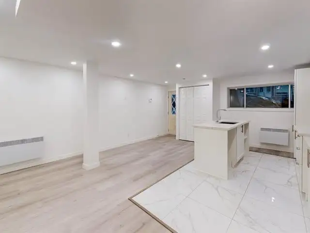 4 1/2 grand rénové in Long Term Rentals in City of Montréal - Image 5