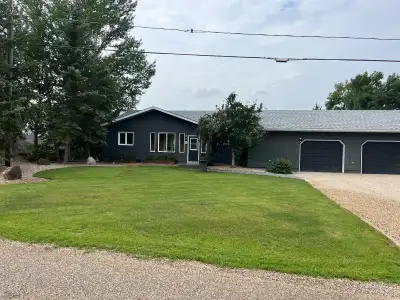 Located at Buffalo Pound Lake in the Resort Village of North Grove. Custom designed bungalow walk-ou...