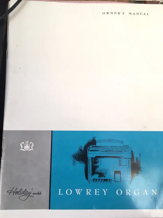 Lowrey holiday deluxe LSL model organ in Pianos & Keyboards in Calgary - Image 9