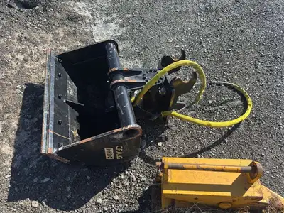Rotates 180° left right. Intended for 5 ton but would work on other sizes. 32" clean up bucket.