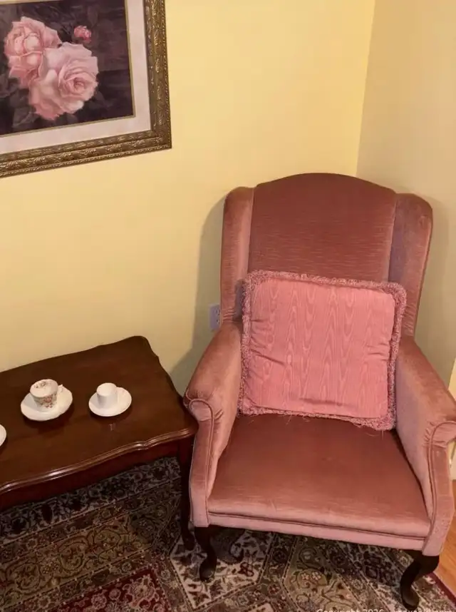 Wingback Chair in Chairs & Recliners in Markham / York Region - Image 2