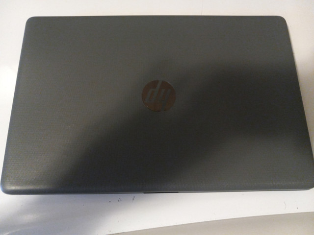 HP 15-da0017ca -i5 -8520U,12gb ram,256 ssd,15.6" in Laptops in Markham / York Region - Image 2