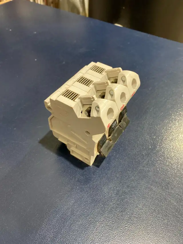 three pole breakers  in Electrical in Summerside - Image 3